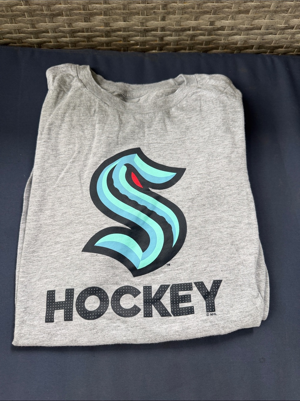 NHL Kraken T-shirt Size Medium